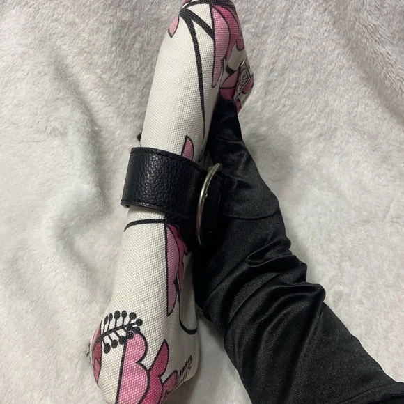 Floral Pink and Black Wristlet Clutch from Roxy - Picture 4 of 15